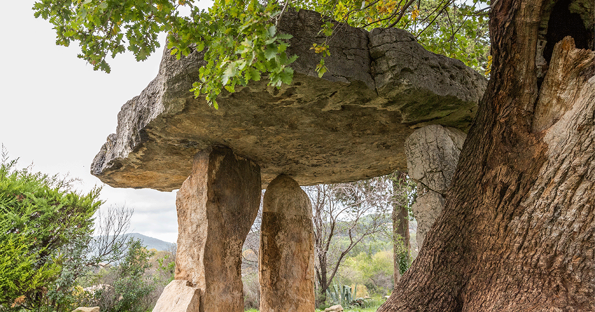 Pierre de la Fée est un Dolmen situé çà Draguignan